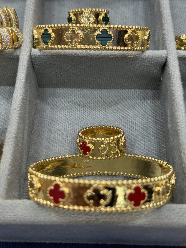 براسلي و خاتم 💍 + بواط شابة 😍