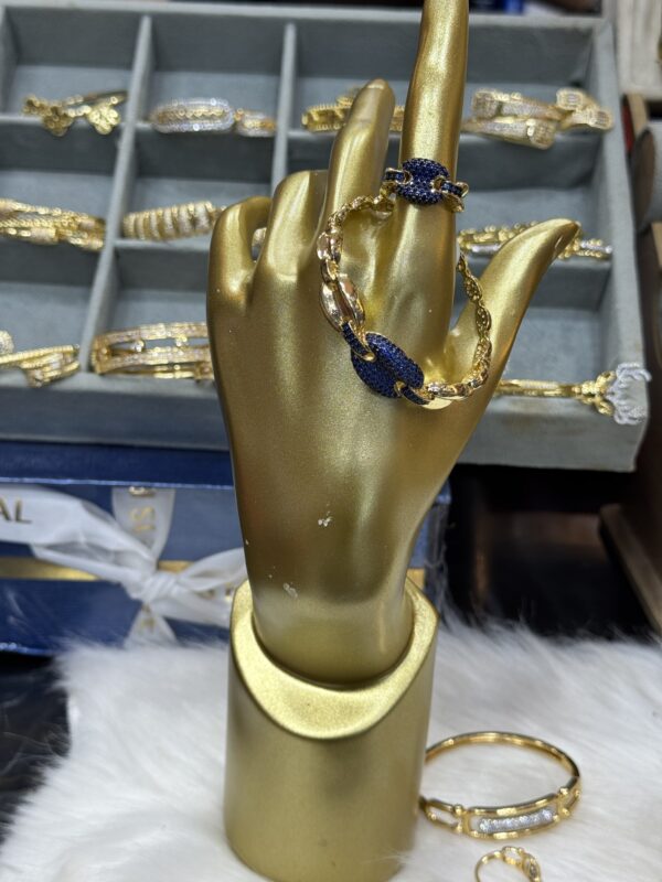 براسلي و خاتم 💍 + بواط شابة 😍