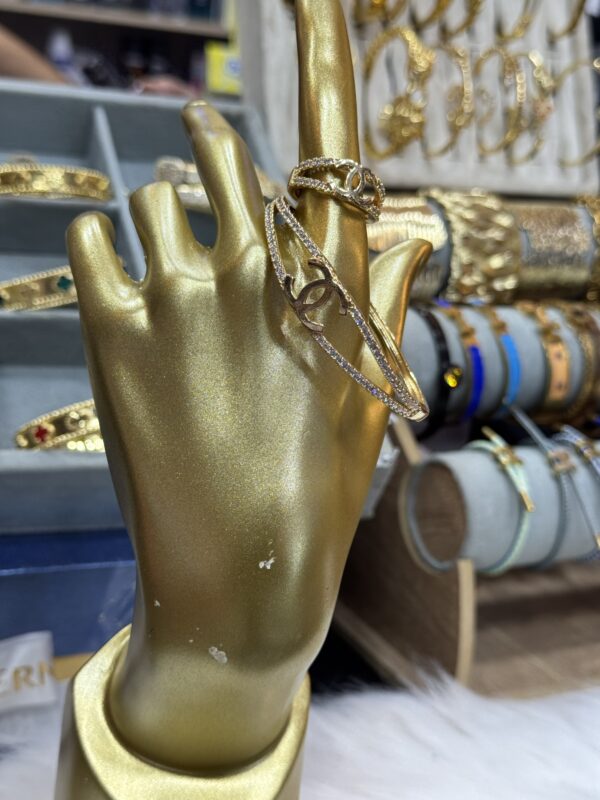 براسلي و خاتم 💍 + بواط شابة 😍