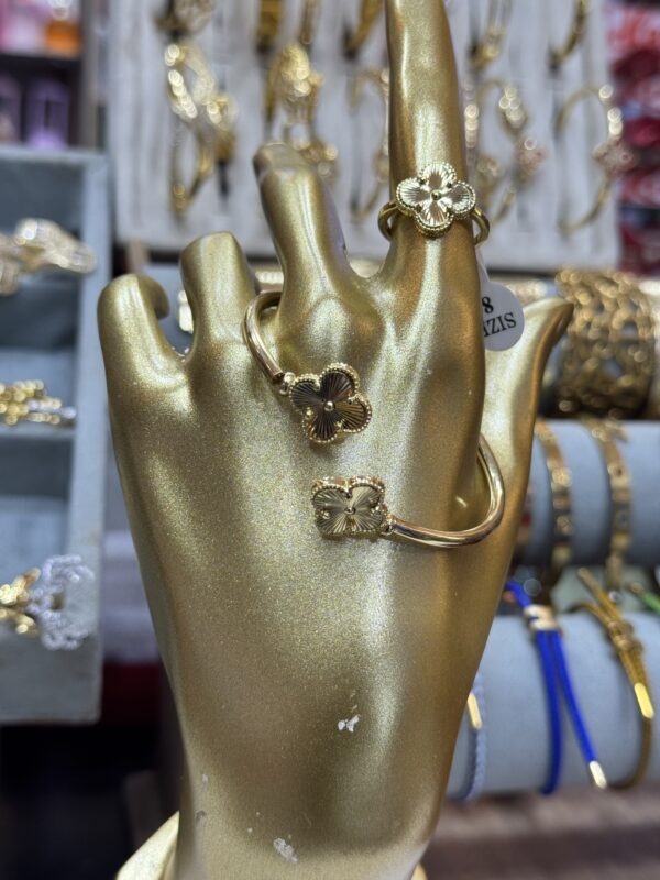 براسلي و خاتم 💍 + بواط شابة 😍