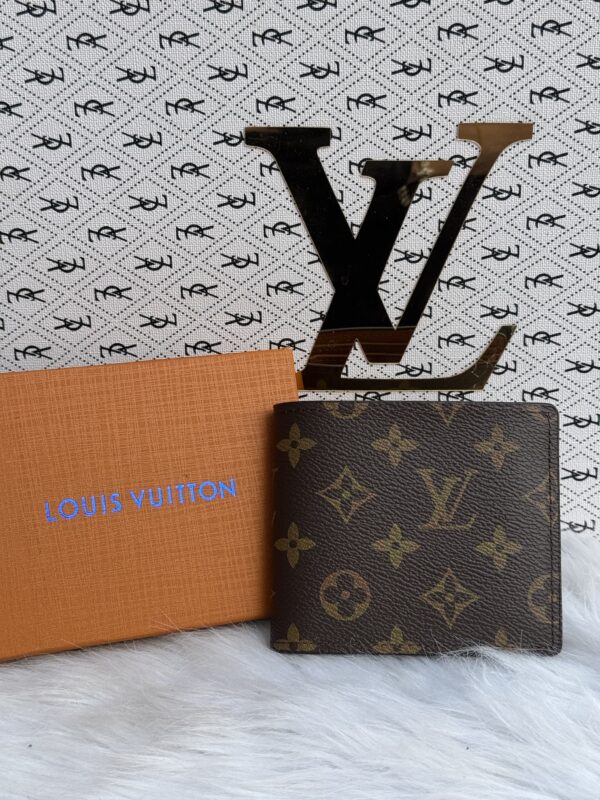 محفظة نقود (جلد) +  بواط ✅